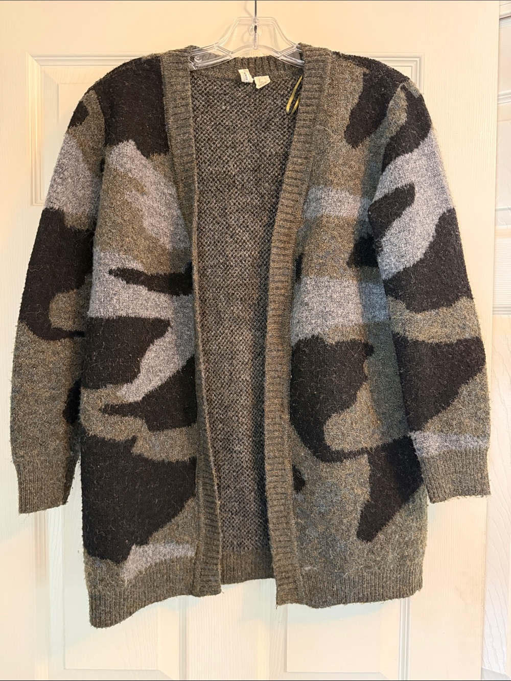 Women’s Gray Camouflage Open-Front Sweater Cardigan